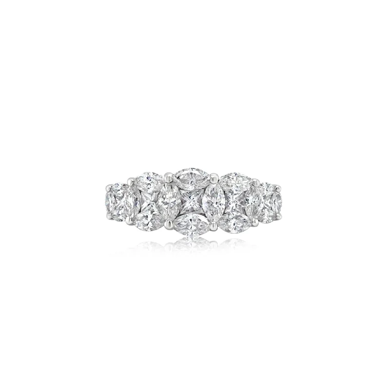 Graduated Round Diamond Illusion Ring With 1.50CT Equivalent Center