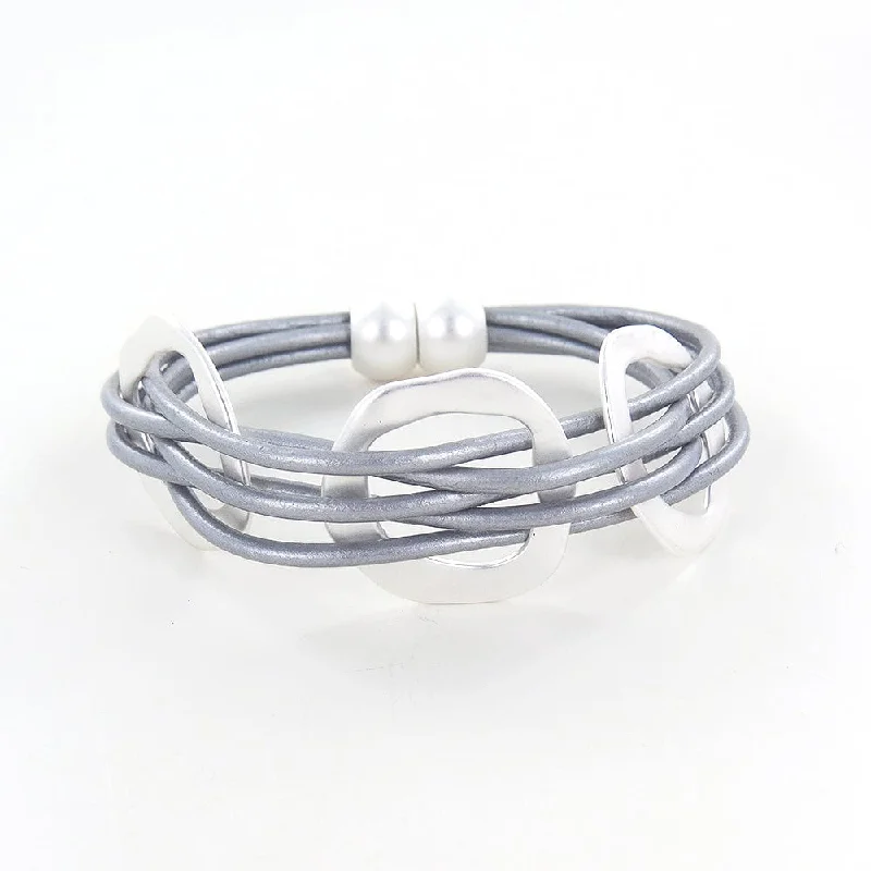 LIGHT GREY LEATHER BRACELET WITH MATTE SILVER OPEN