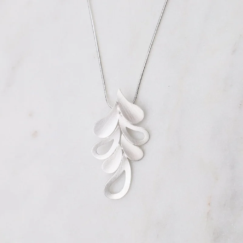 Droplet Pendant Necklace